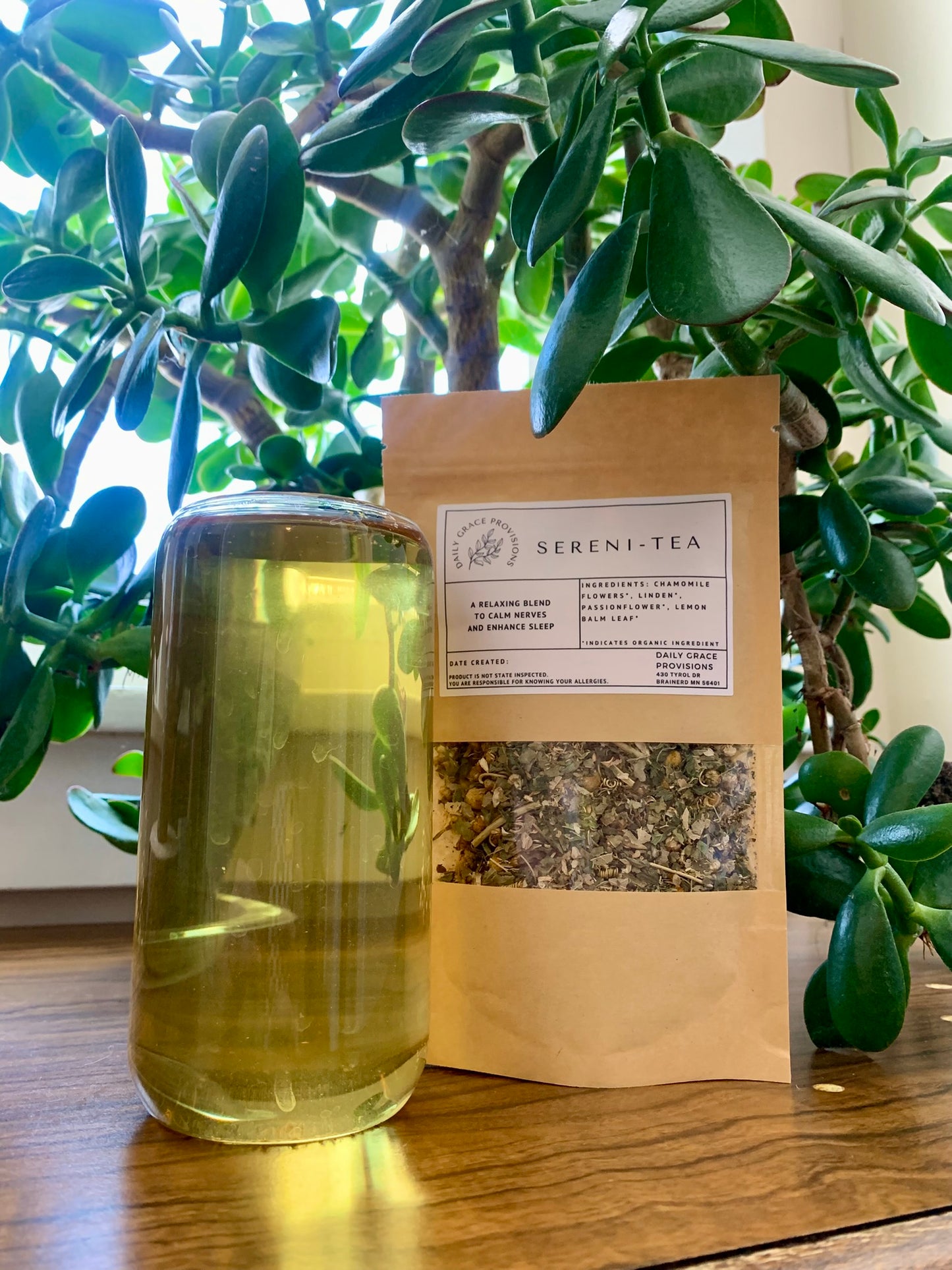 Brew color of Sereni-Tea is a light gold